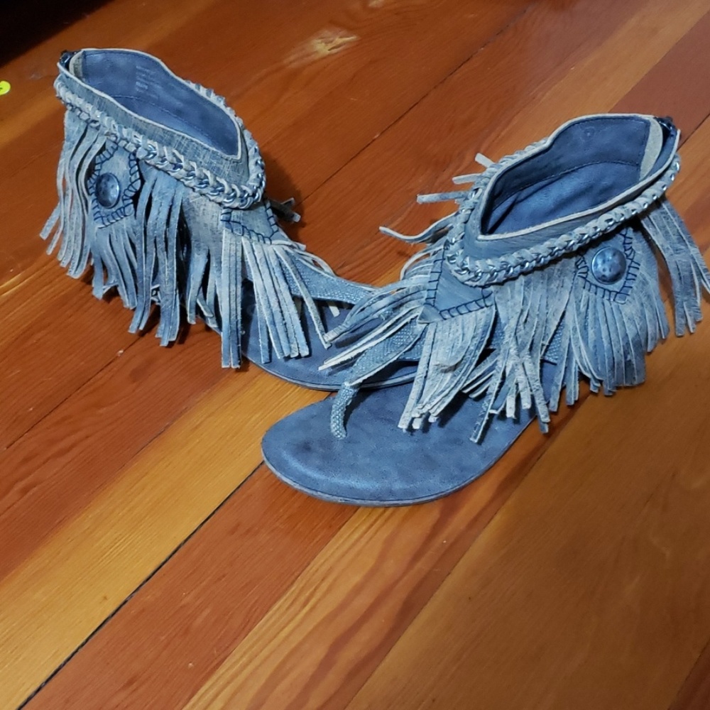 Frilly sandals